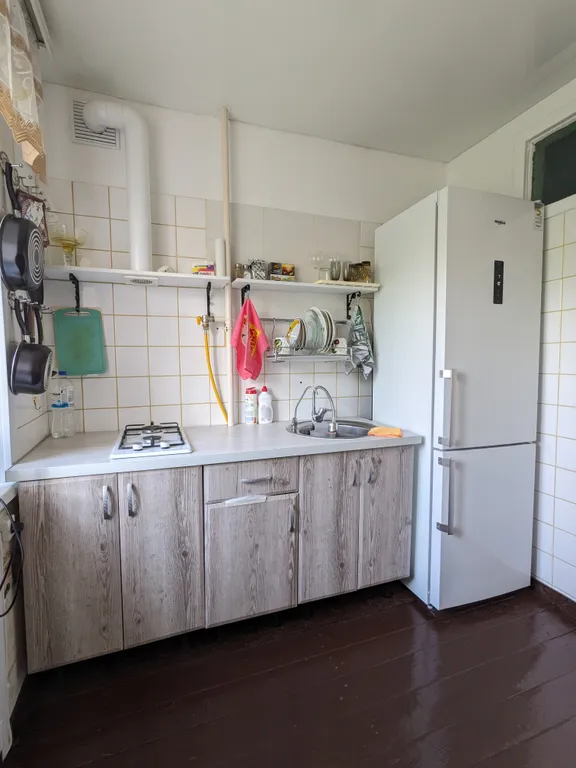 Двушка с косметическим ремонтом и новой мебелью рядом с парком Победы