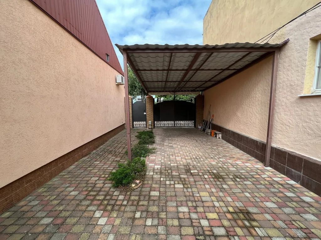 Четырёхкомнатный дом класса люкс в тихом центре