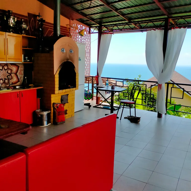 Трёхместный номер с видом на море