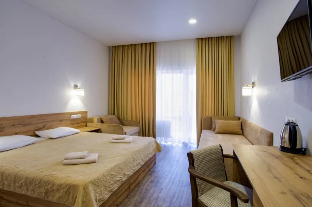 Отдельные комнаты, трёхразовое питание включено