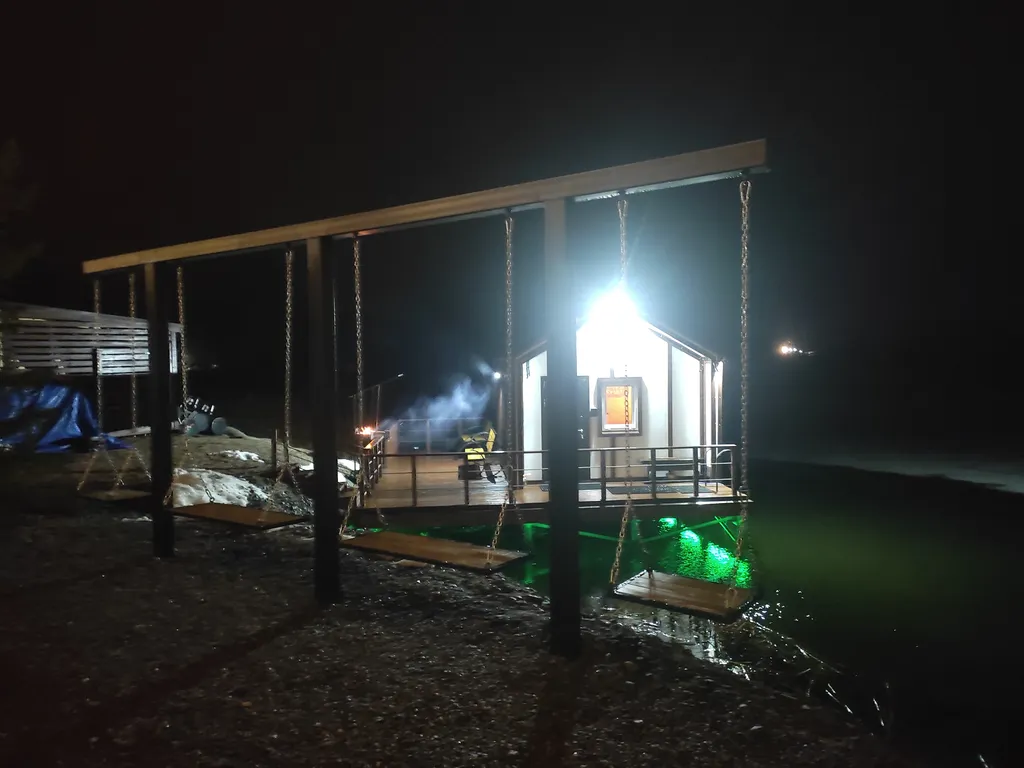 Дом отдыха на берегу озера