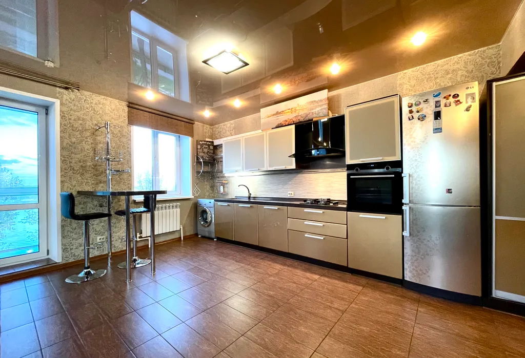 Видовые трёхкомнатные апартаменты на Набережной