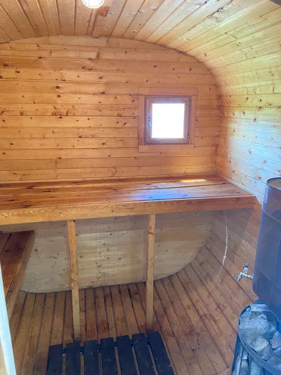 Треугольный дом с баней и чаном