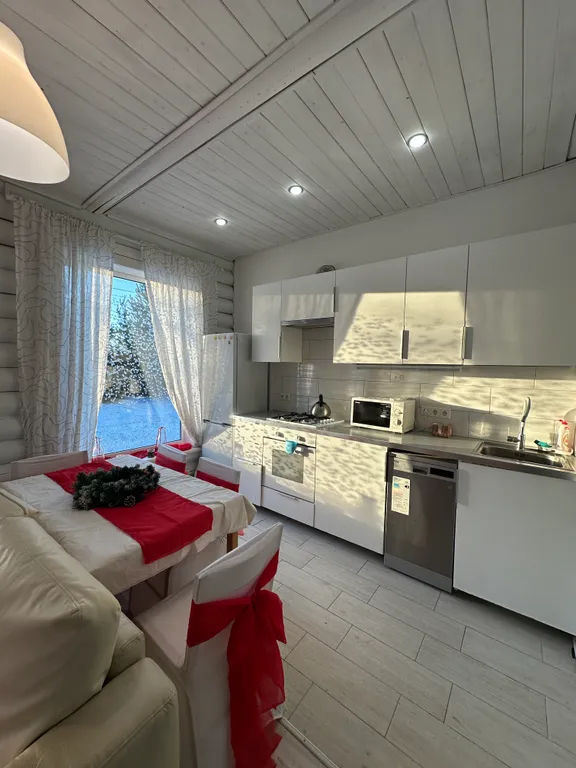 Коттедж у озера