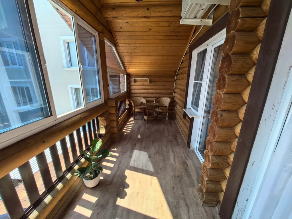 Дом сруб с бассейном и баней