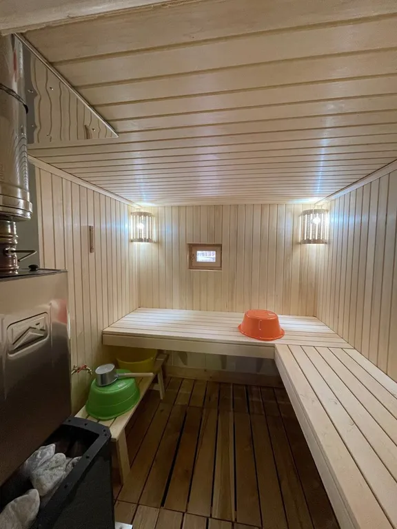 Просторный дом Барн-хаус с русской баней и беседкой с мангальной зоной