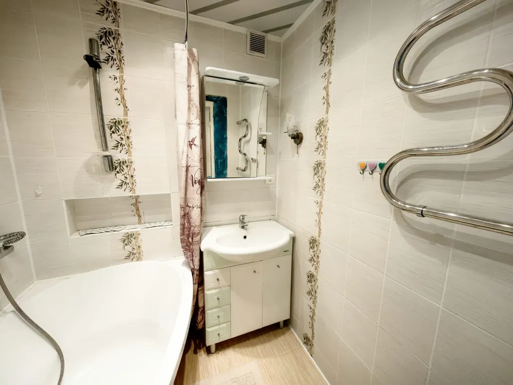 2-к квартира с прекрасным расположением: центр и 5 минут до озера