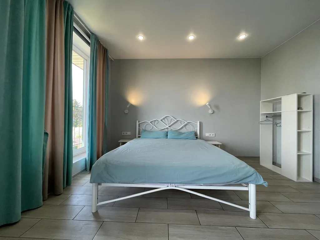 Студия с панорамным видом на озеро