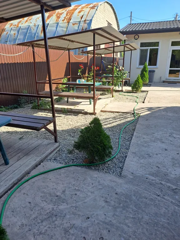 Уютная комната с видом на море