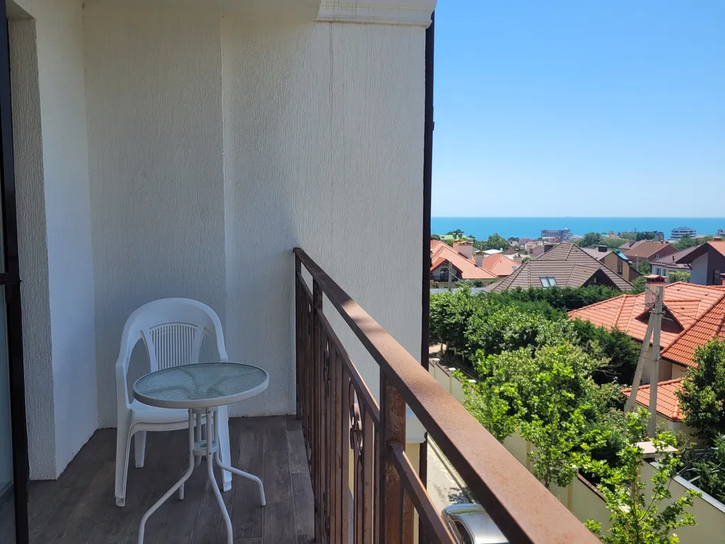 Студия с видом на море и горы