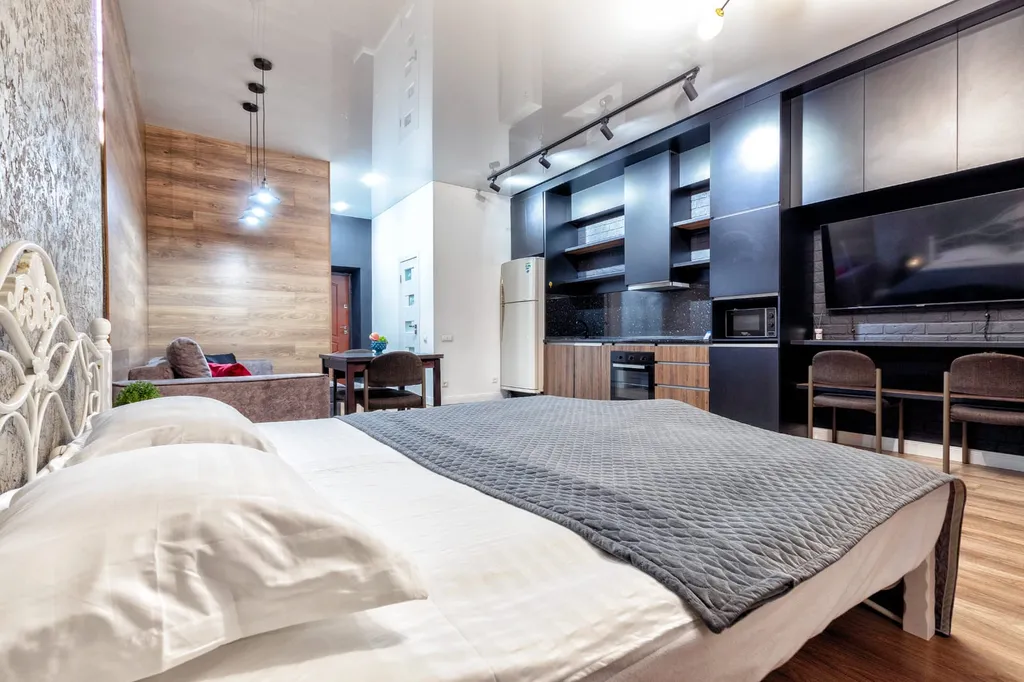 Благоустроенная студия с дизайнерским ремонтом