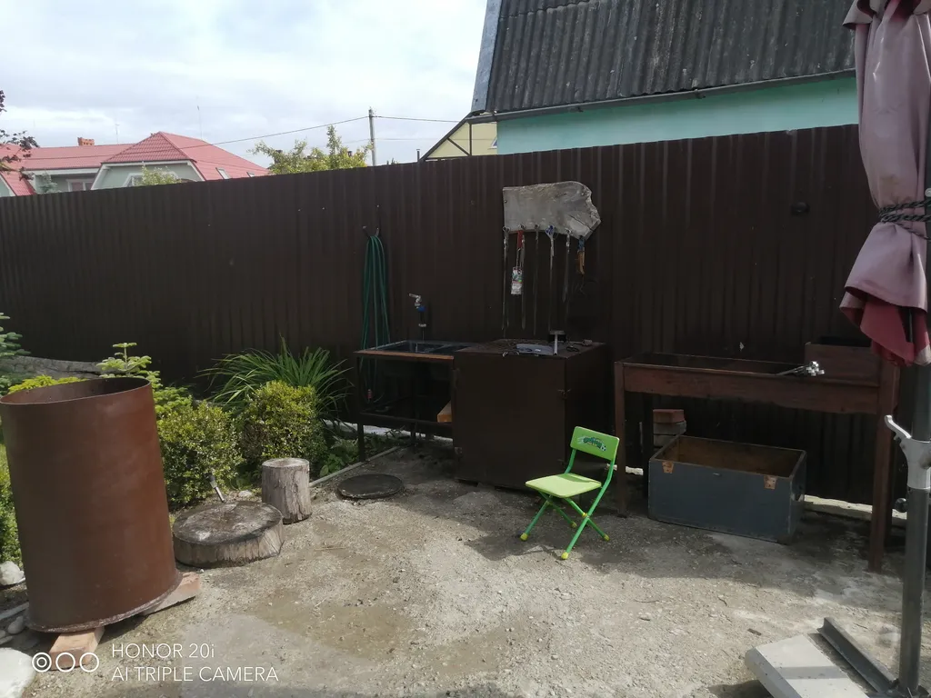 Дом из дерева у моря