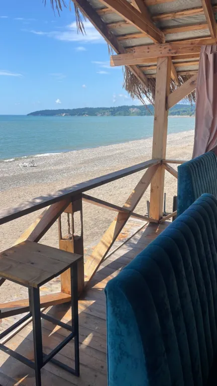 Атмосферные дома a-frame на берегу моря