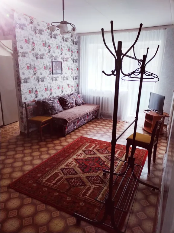 Двухкомнатная квартира с 4 диванами на Ушакова