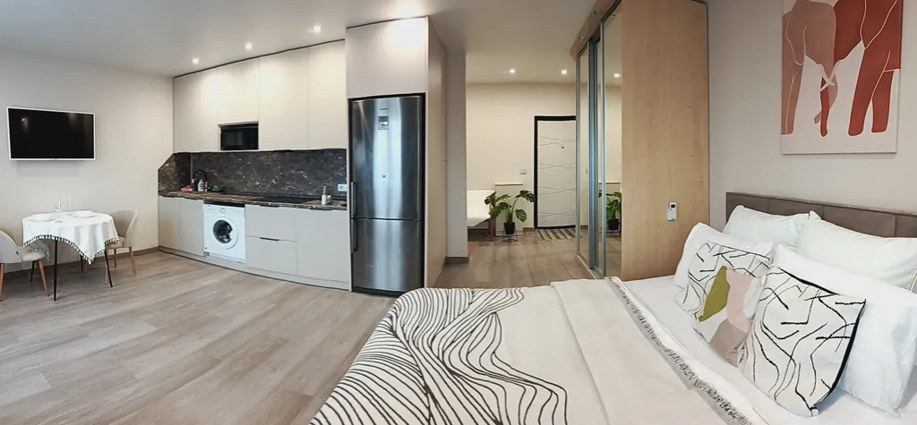 Светлая студия в центре