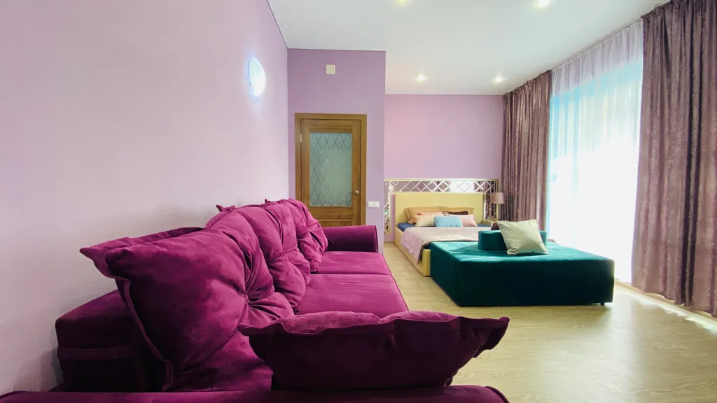 Просторная квартира с лоджией на площади Революции