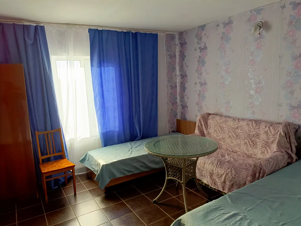 Коттедж-дом отдельно стоящий, гостевой двор смайлик