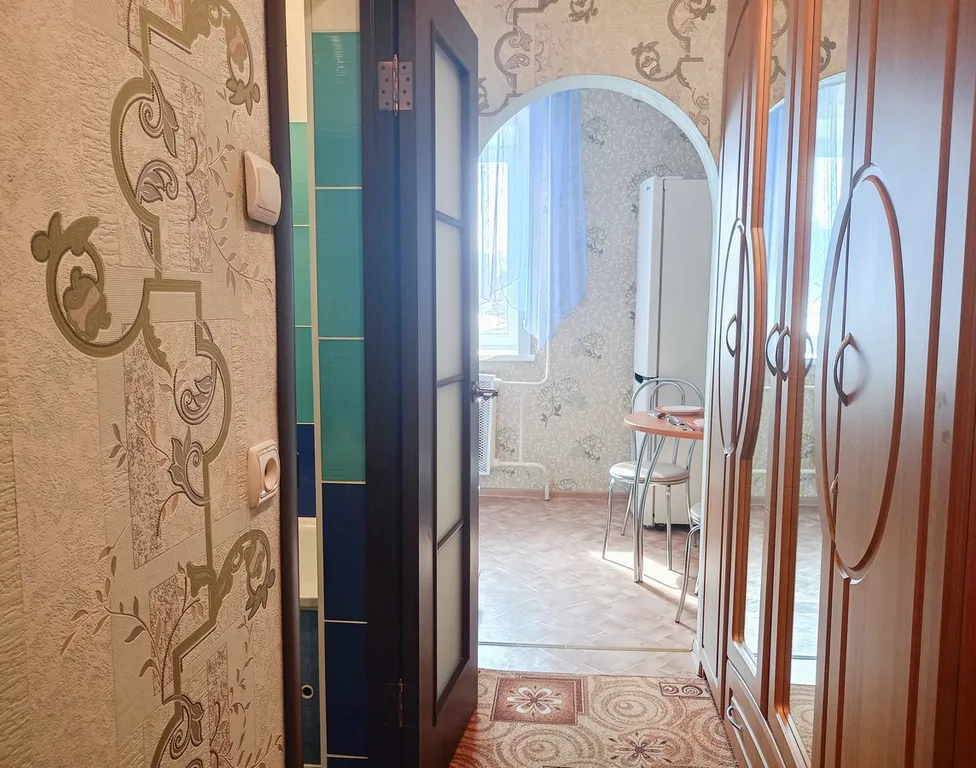 Двуспальная кровать + диван, центр. Отчетные документы,интернет