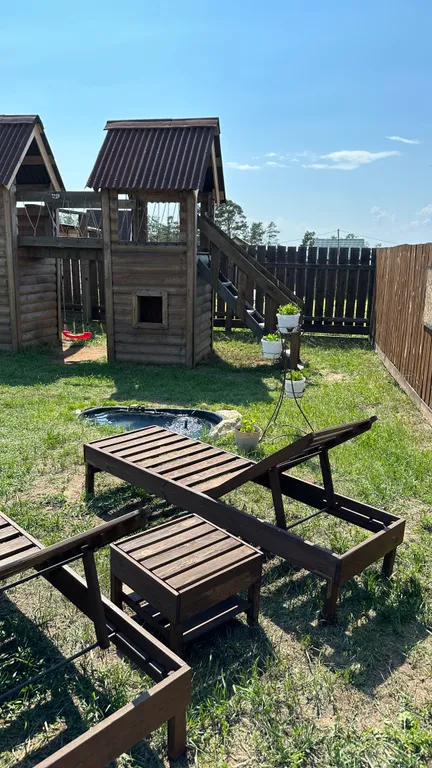 Благоустроенный дом на индивидуальной территории с видом на Байкал