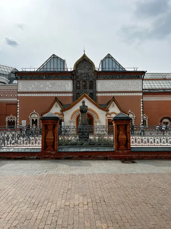 Квартира Трёхкомнатная квартира в Доме Писателей, Третьяковская галерея — Москва