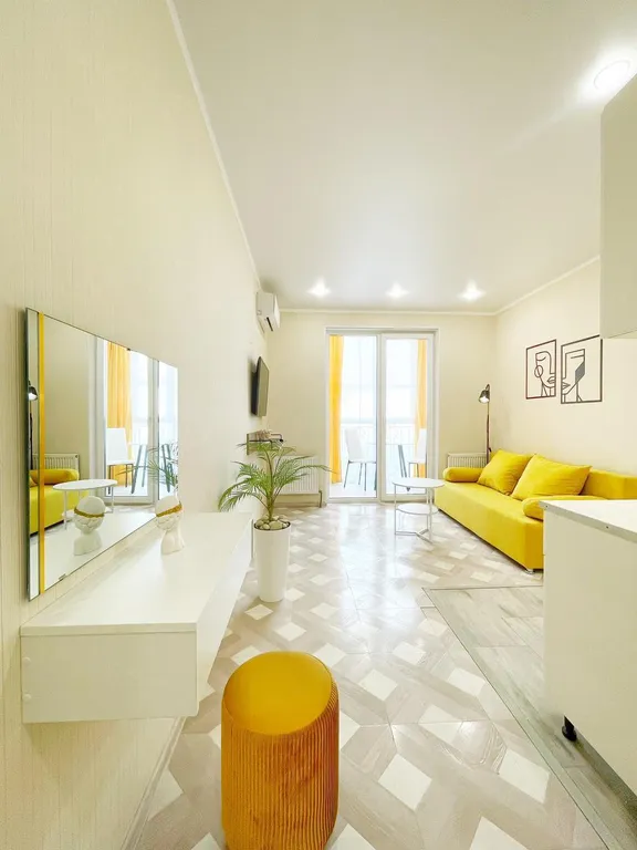 Красивая студия у моря