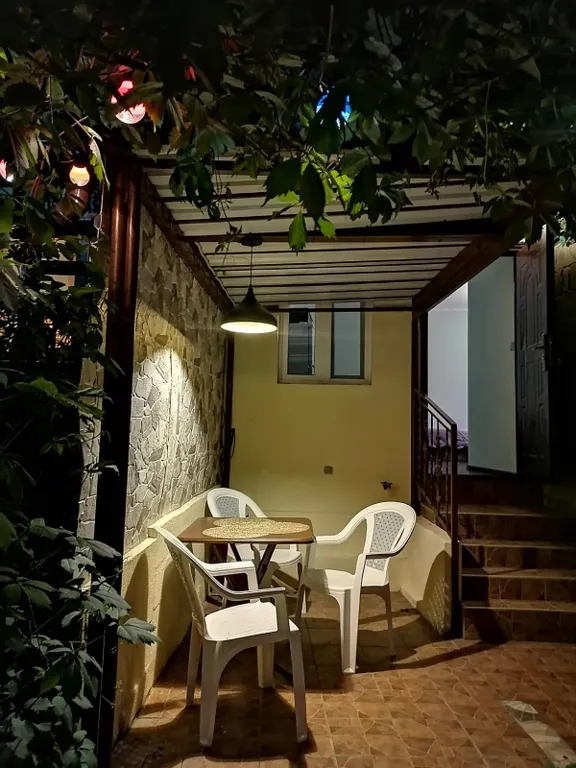 Уютный апартамент в центре Симеиза с собственным двориком под ключ