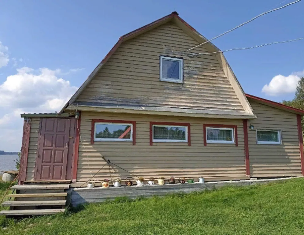 Жилой дом на самом берегу озера Крошнозеро