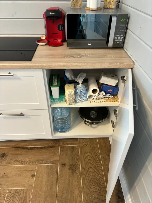 Уютный дом в скандинавском стиле с видом на озеро