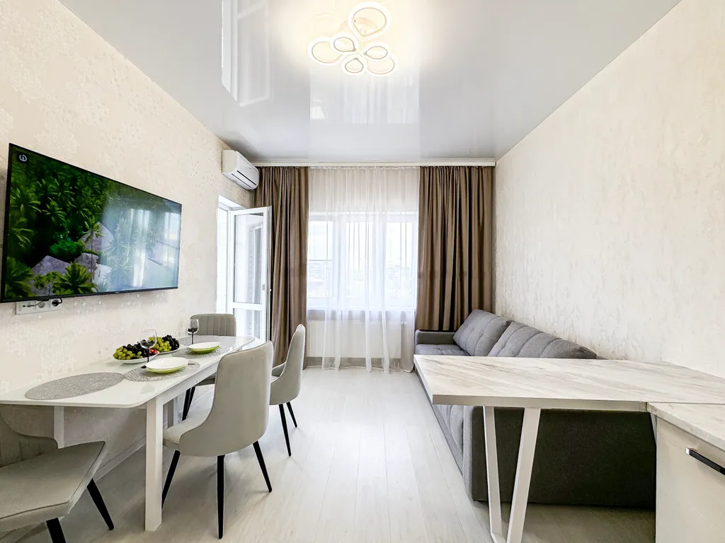 Евротрешка ЖК Регата на набережной с видом на море и горы