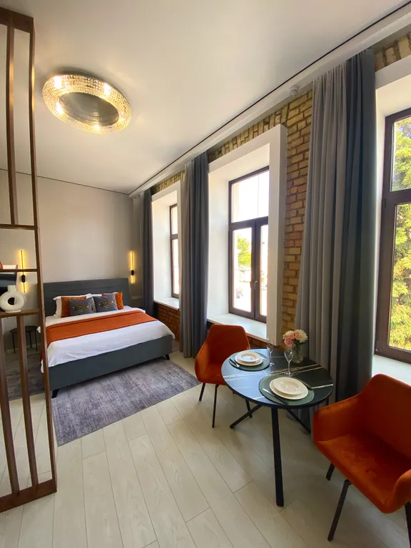 Квартира Новая студия в самом центре Гродно с видом на пешеходную улицу — аренда посуточно в Гродно