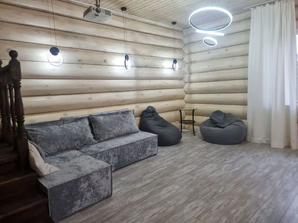 Дом с прудом