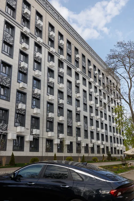 Стильная квартира в новостройке с видом на парк и море