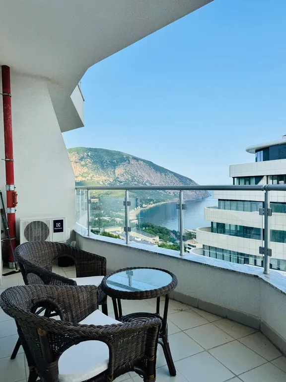 1-комнатная квартира в ЖК Лувр с видом на море и горы