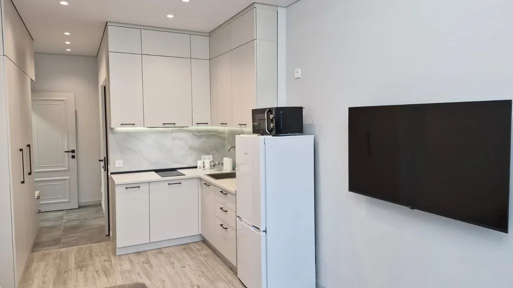 Апартамент с панорамными окнами с видом на море, горы и лес