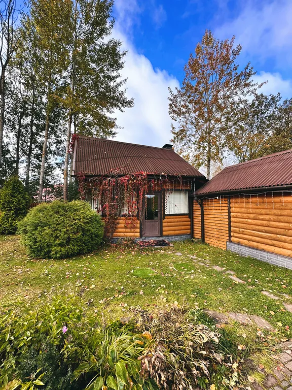 Загородный дом с баней и беседкой