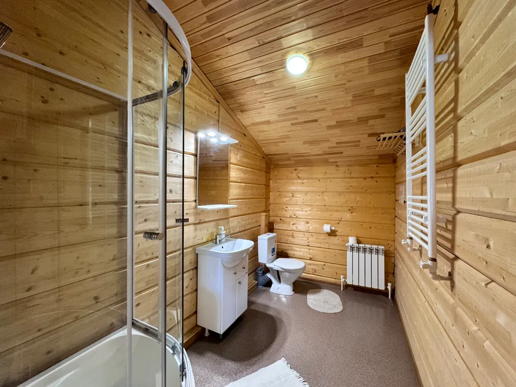 Дом Шива на берегу реки Медведицы