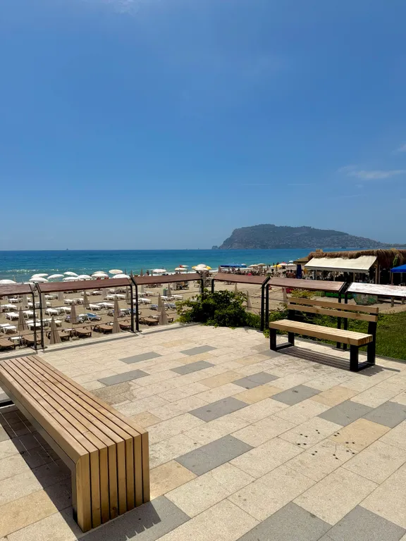 2BD Flat 50m to the Beach