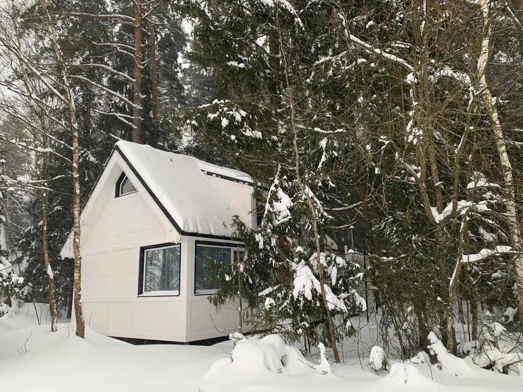 Красная Матрешка - глэмпинг в лесу