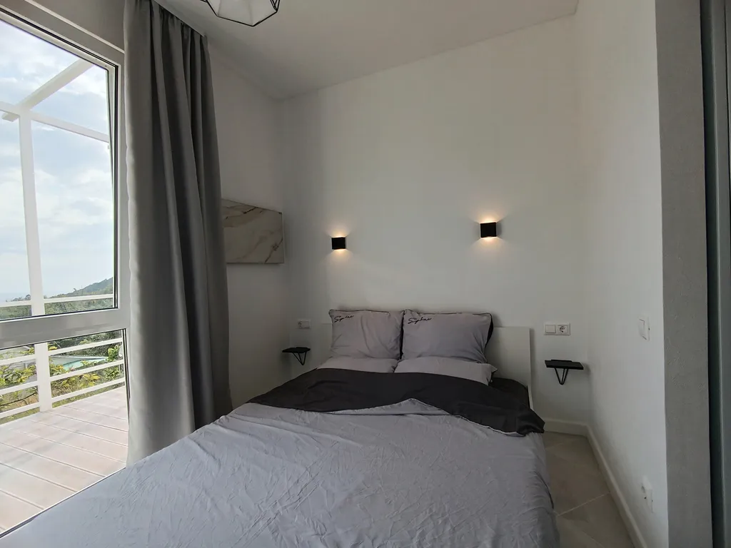 Новый 2-комнатный коттедж с кухней на террасе с видом на море