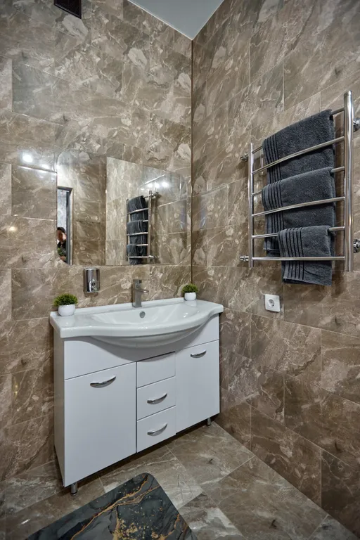 Студия с кованным балконом в историческом центре