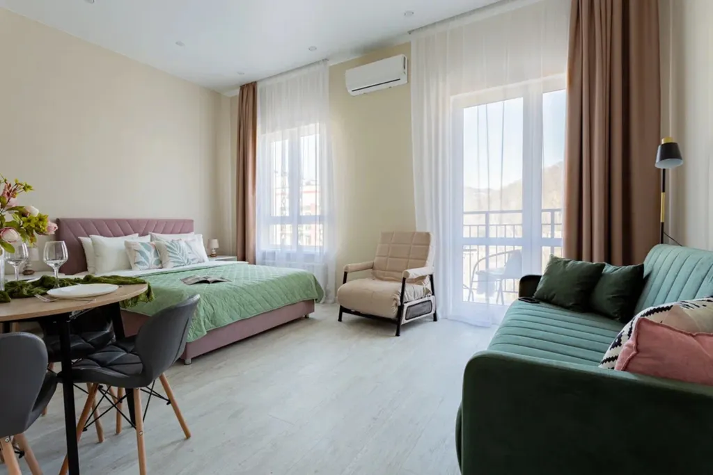 Квартира Стильная пятиместная студия в ЖК Летний — аренда посуточно в Кудепста