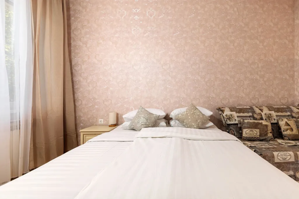 Квартира Апартаменты с балконом и видом на аллею — Адлер