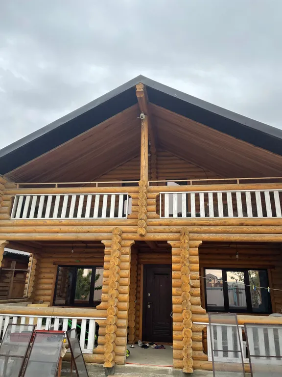 Деревянный дом у моря