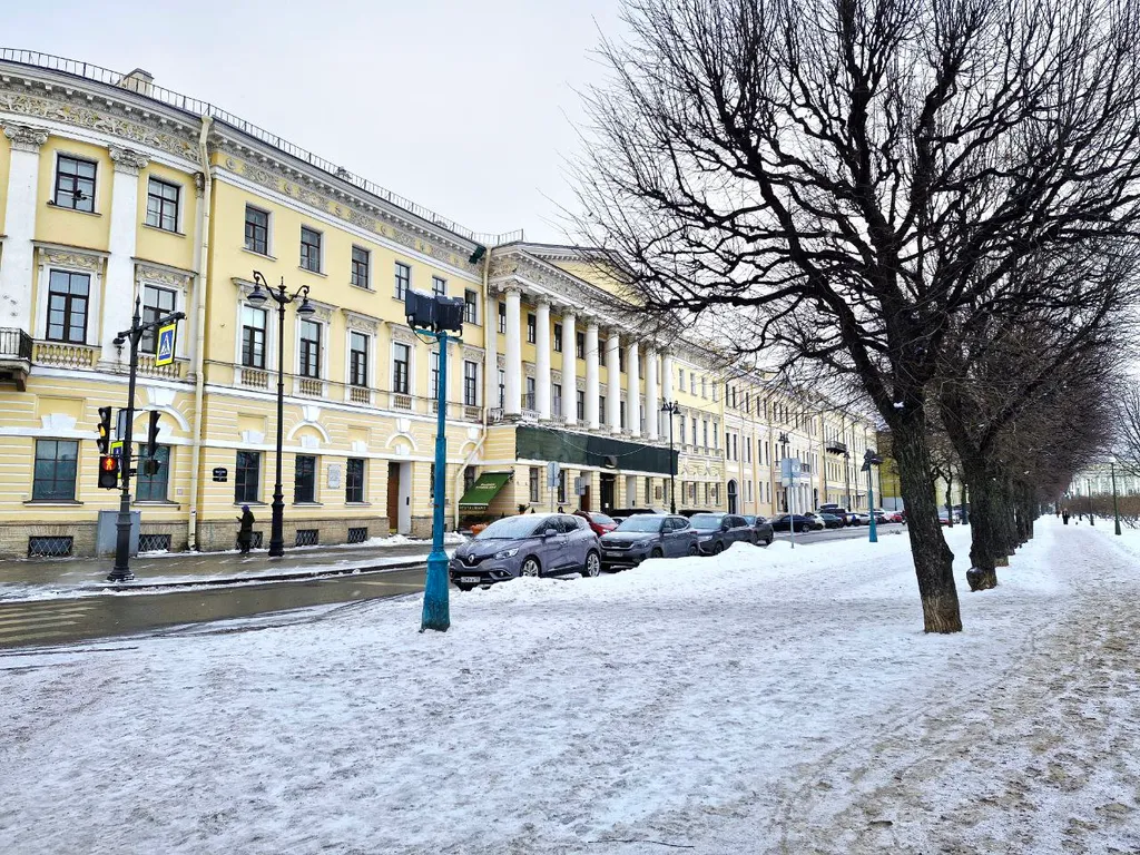 Просторные трёхкомнатные апартаменты на Марсовом поле
