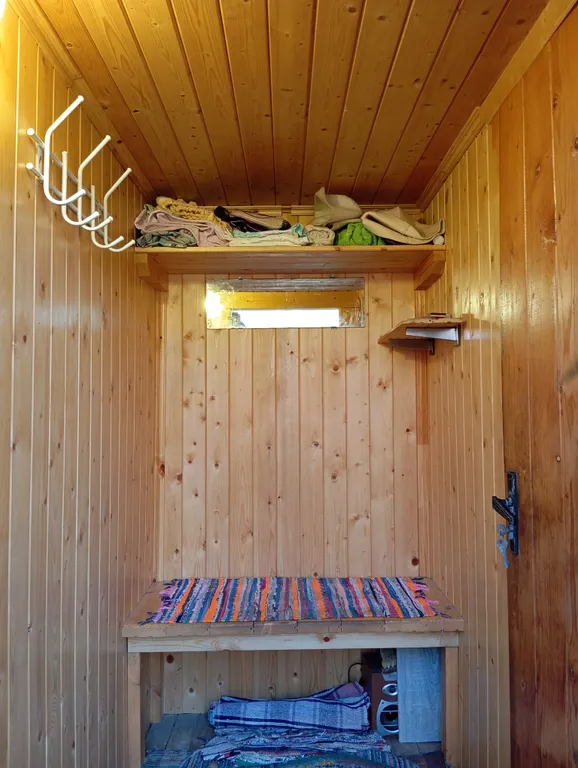 Домик с видом на затопленную колокольню