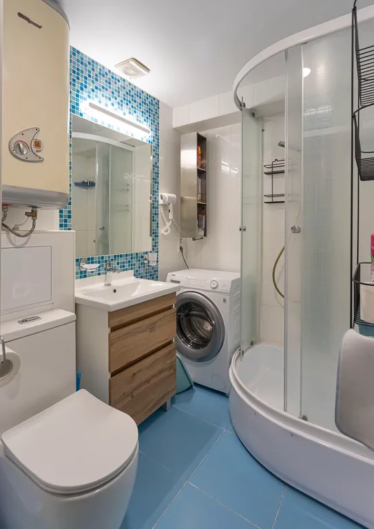 Стильная 1-комнатная квартира в центре с видом на море