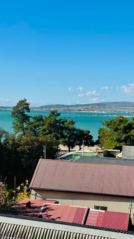 Уютная квартира с видом на море, 2 минуты пешком до пляжа — аренда посуточно в Геленджик