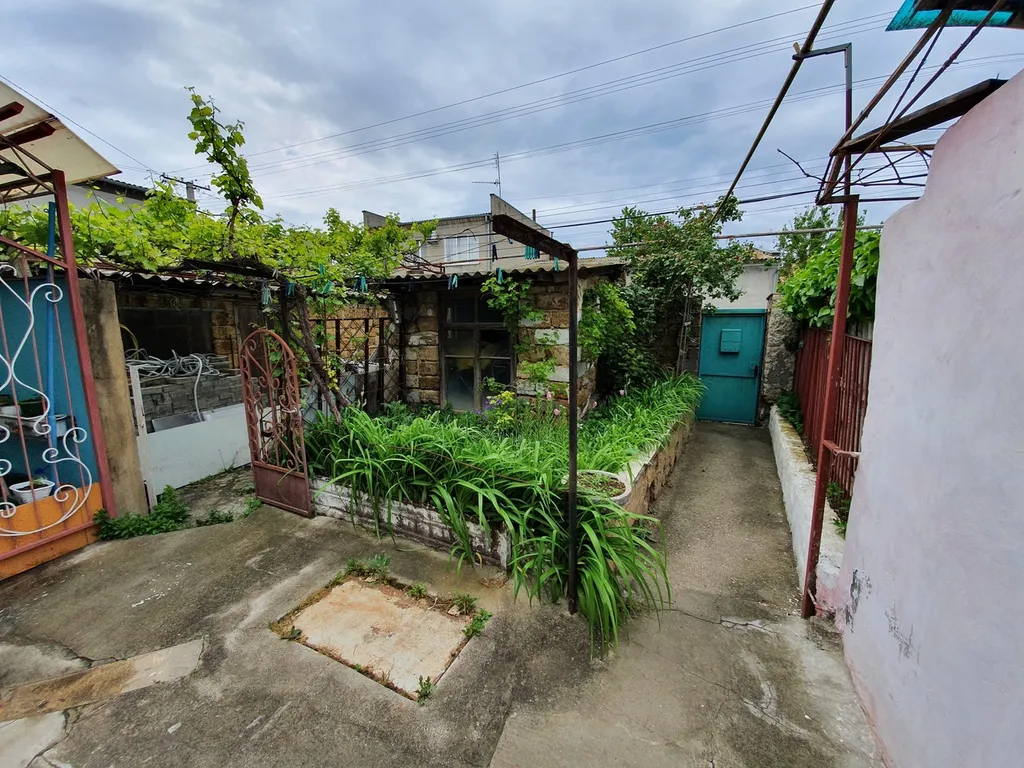 Двухкомнатный дом рядом с театральной площадью в евпатории