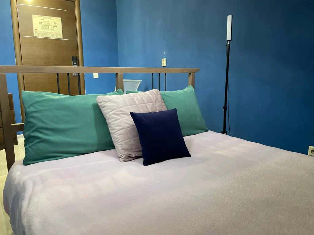 Квартира Синяя комната на мансарде — аренда посуточно в Санкт-Петербург