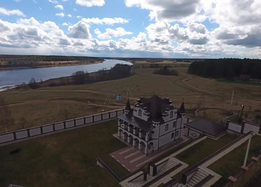 Дом на реке Волга